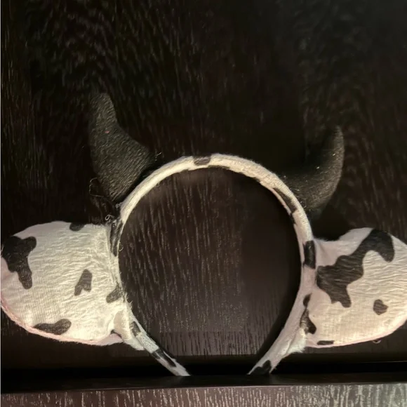 MY MILKSHAKE HALLOWEEN COSTUME SET
Cute Cow 🤍🐄🖤 - Picture 2 of 4